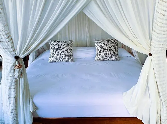 Luv Hotel